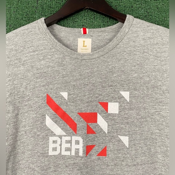 Tracksmith Grayboy Berlin Germany Marathon Series T-Shirt Men’s Size Large - Picture 2 of 8